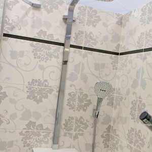 Detail vzorkové koupelny v koupelnovém studiu Gremis - sprchový kout a jeho vybavení
