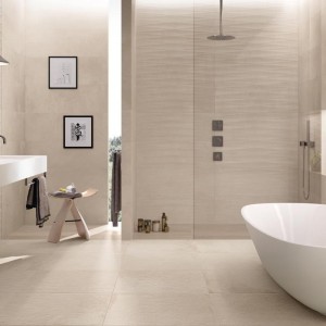 Inspirace koupelnami Ceramiche Supergres - světlá koupelna s moderními prvky