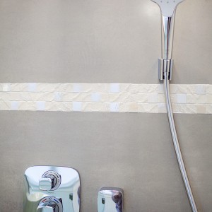 Detail vzorkové koupelny v koupelnovém studiu Gremis - systém sprchy