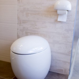 Detail vzorkové koupelny v koupelnovém studiu Gremis - toaleta v moderním provedení