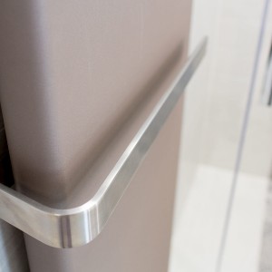 Detail vzorkové koupelny v koupelnovém studiu Gremis - koupelnový radiátor